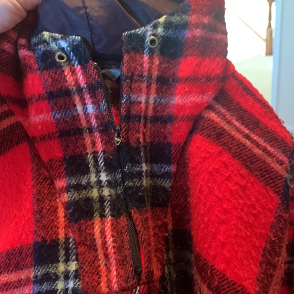 Vintage Poncho “Hunter”. 1971/72. Red plaid w/ lined hood & zipper neckline. - Picture 8 of 8